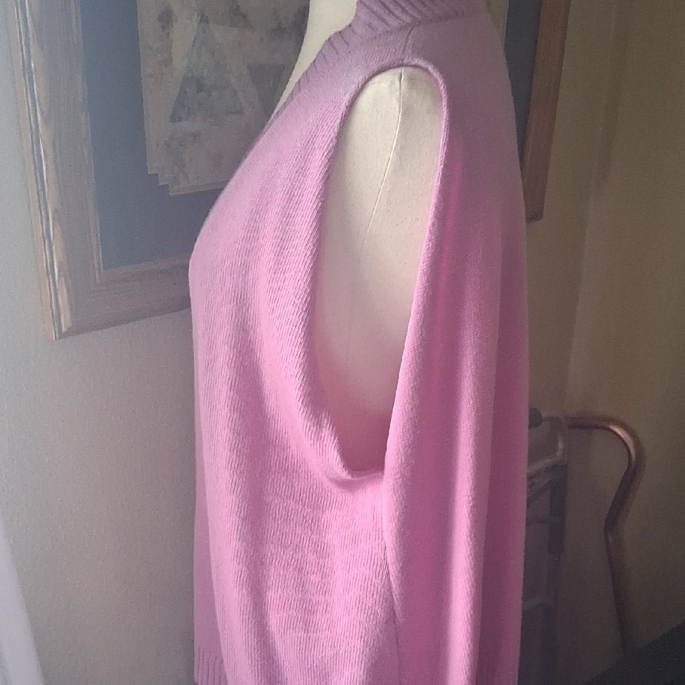 Chic V-Neck Pink Sweater Vest - Picture 3 of 4